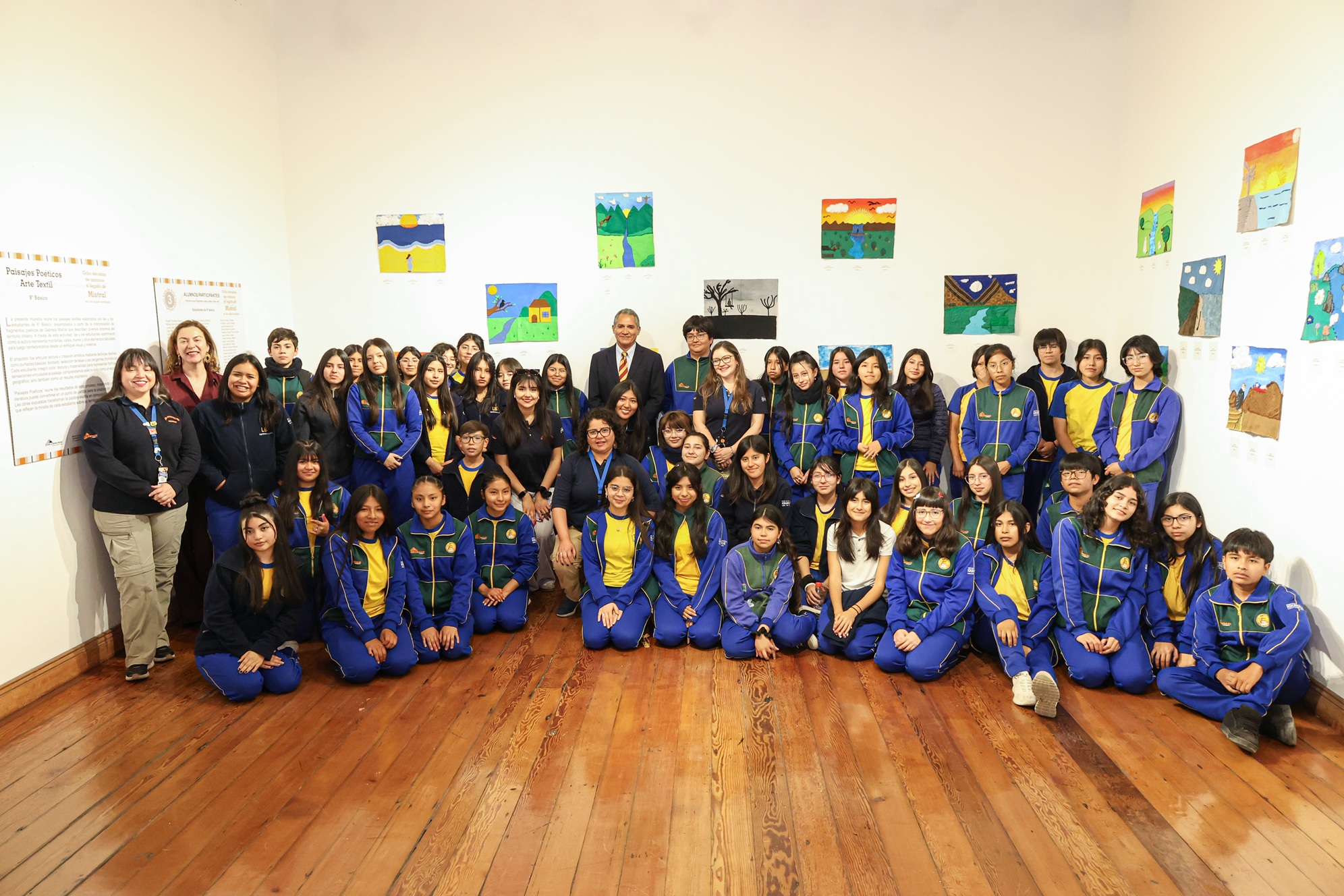  Estudiantes del Liceo Bicentenario Minero Juan Pablo II presentan obras inspiradas en Gabriela Mistral en Sala de Arte Casa Collahuasi